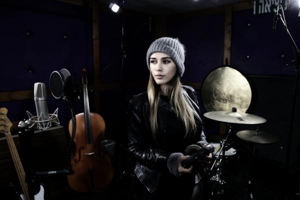 מתחזקת: כוכבת 'דה וויס' בחידוש לשיר השירים