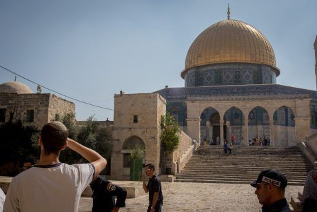 שו"ת: "אסור לארגן מניין על הר הבית"