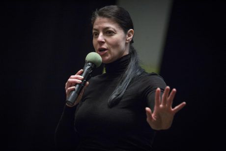 מרב מכאלי מזועזעת: 'זה לא סוף האולם, זו מחיצה'. צפו