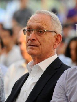 עמוס שוקן: "היא גיבורה"; ינון מגל: "מו"ל חולה"