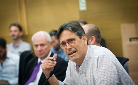 האזינו: כתב 'ישראל היום' תוקף את ערד ניר המאוכזב