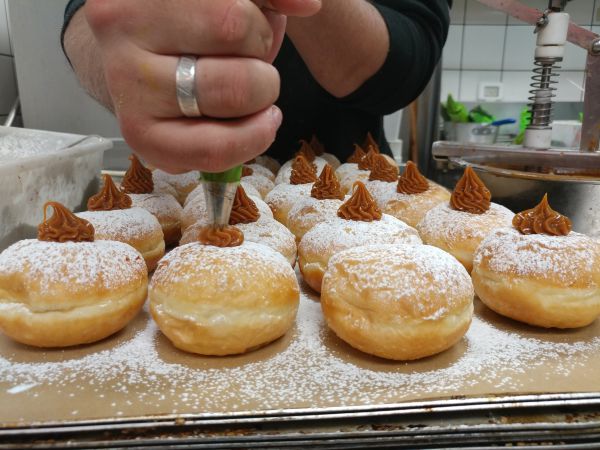 הבשורה מהדסה, השנה: סופגניות בל יראה ובל ימצא