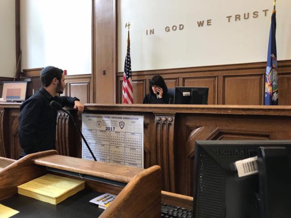 הכירו את החרדים שעובדים בטופ של אמריקה • צפו