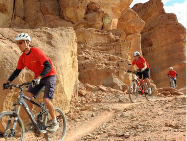 חנוכה בפארק תמנע: חוויה משפחתית יוצאת דופן