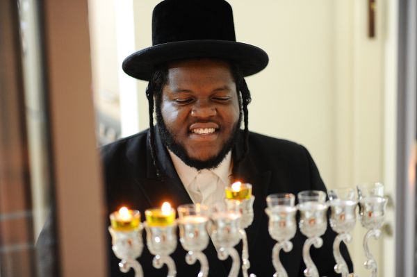 עושה ניסים: הראפר של המוזיקה היהודית בראיון חג