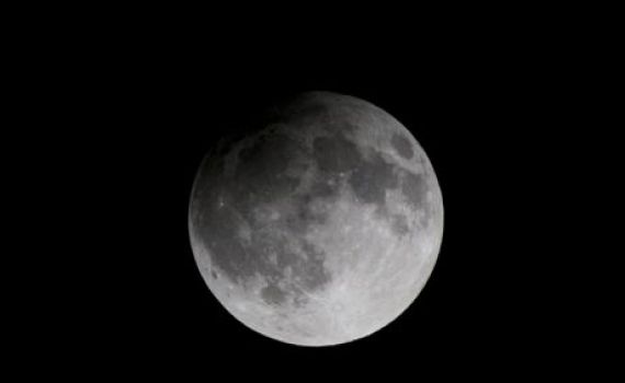 שלא תפספסו: מתי כדאי לכם להתבונן בירח הערב?