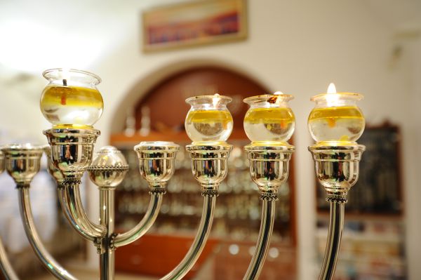 הלכות וזמני חנוכה תשע"ח לפי מנהגי כל העדות