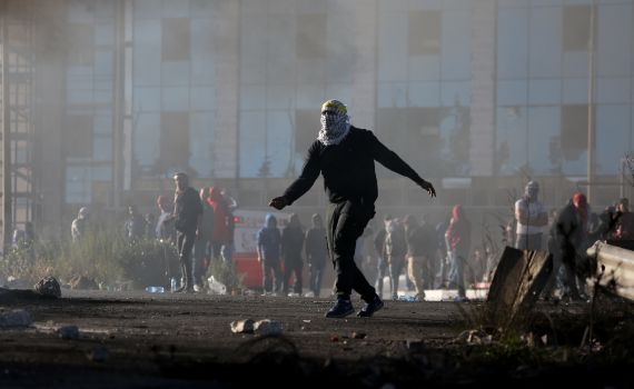 גלנט: "מי שזורק אבן הוא לא מפגין, הוא מחבל"