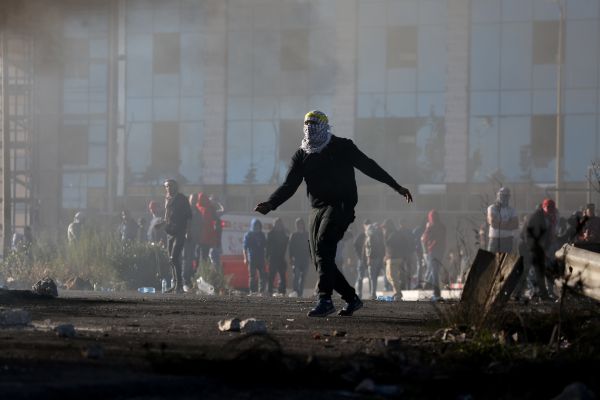 גלנט: "מי שזורק אבן הוא לא מפגין, הוא מחבל"