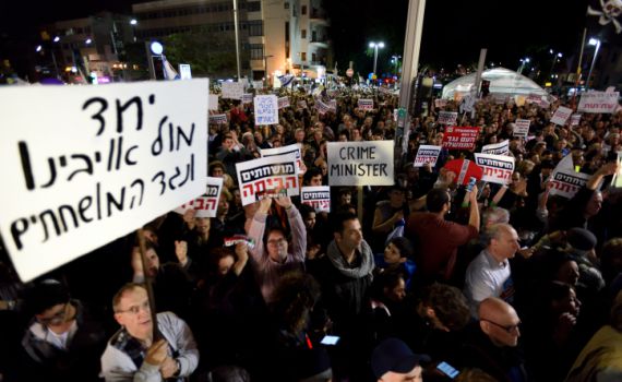 מימין ומשמאל: זעזוע בעקבות מיצג הגיליוטינה