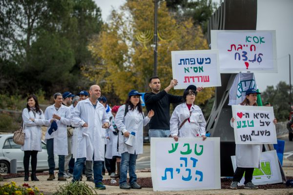 דוחים את הקץ: 'טבע' לא תפטר עובדים עד סוף 2019