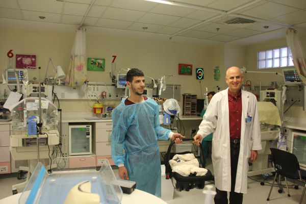 הפכה לראשונה לסבתא ולאחר כמה שעות – ילדה בעצמה שלישייה