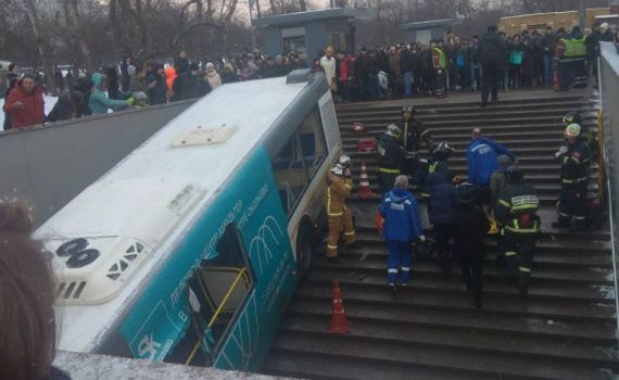 צפו: חמישה הרוגים בתאונת אוטובוס במוסקבה