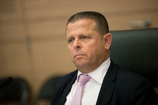 נחקר באזהרה: ח"כ איתן כבל חשוד בתיק 2000