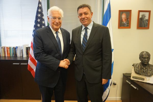 יחסי ארה"ב- ישראל: גבאי נפגש עם שגריר ארה"ב, דיוויד פרידמן