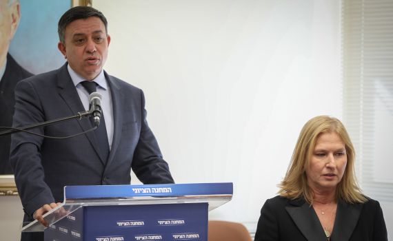 אם נתניהו ייחקר בצוללות הוא חייב להודיע על נבצרות