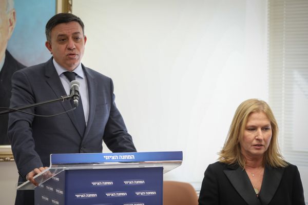 אם נתניהו ייחקר בצוללות הוא חייב להודיע על נבצרות