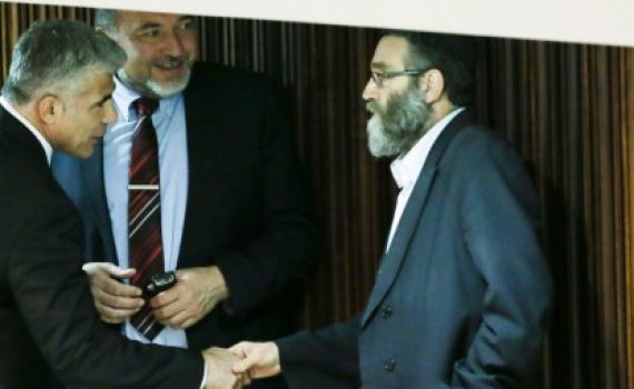 המסקנה של ליברמן: לפיד כרת ברית עם גפני