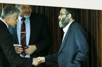 המסקנה של ליברמן: לפיד כרת ברית עם גפני