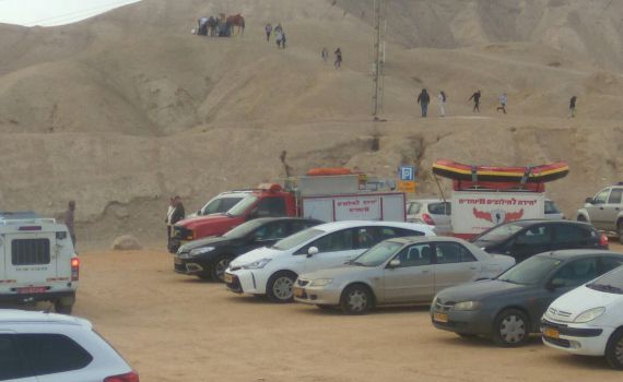 חולצו בשלום ילד בן 11 ואביו שנסחפו בנחל אוג