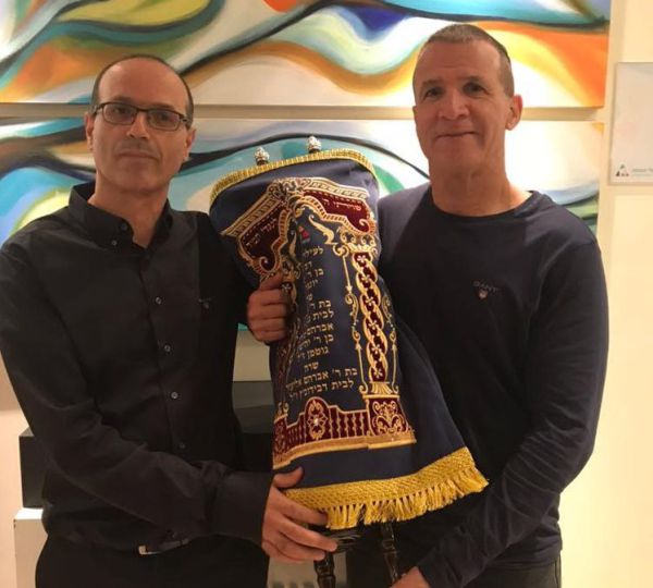 חדש: ספר תורה ראשון בחברת תיירות