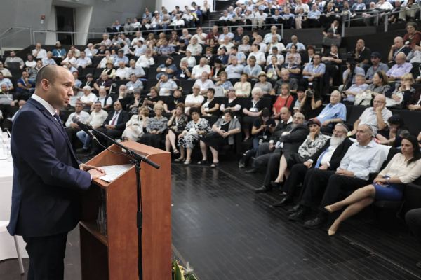 ההודעות שגרמו לבנט להתנצל בפני הרב אליהו