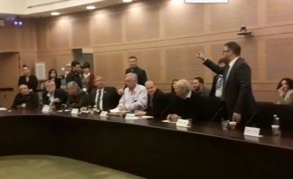 מהומה בכנסת: "כלומניק"; "תוריד את הכיפה"