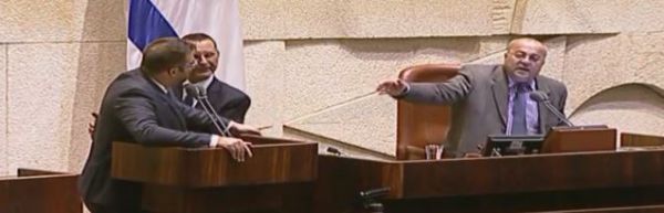 עימות במליאה; חזן לטיבי: "תומך טרור, לא נשתוק"