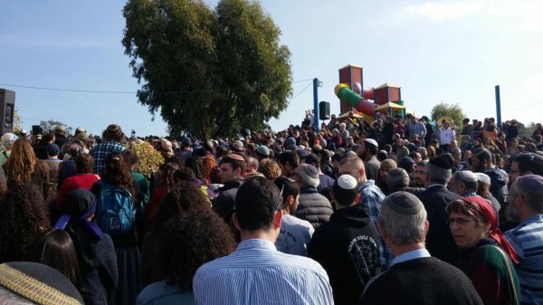 צפו: צעקות 'נקמה' אילצו את בנט לעצור את ההספד