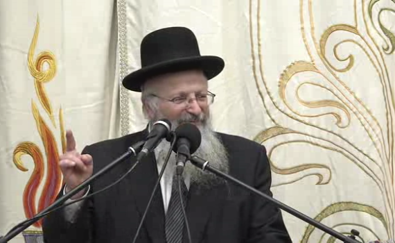 הרב אליהו: "דבריו של מייק פנס- כמו שירת הים". צפו