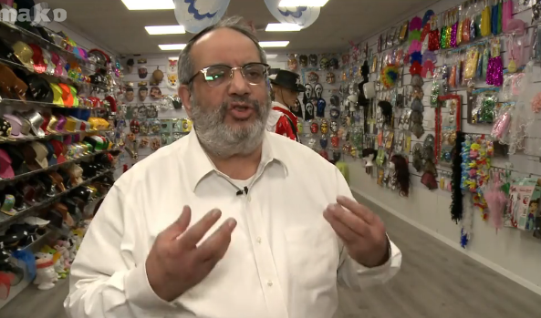 "למה רק המזרחיים מגנים על ביבי ושרה?"