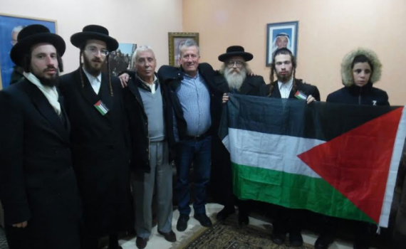 תיעוד: חרדים קיצוניים הגיעו לחזק את משפחת תמימי