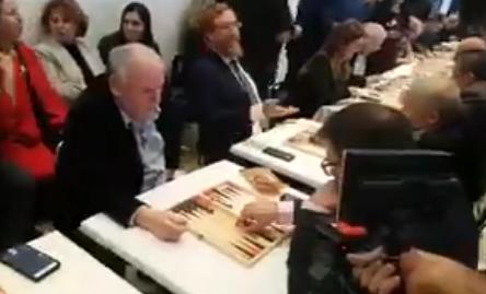 צפו: טורניר שש-בש בין חברי הכנסת; ומי ניצח?