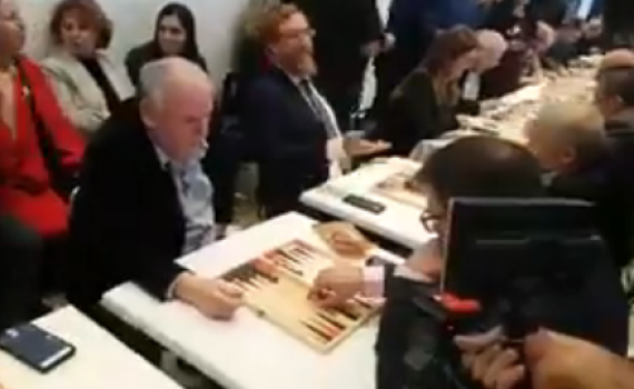 צפו: טורניר שש-בש בין חברי הכנסת; ומי ניצח?