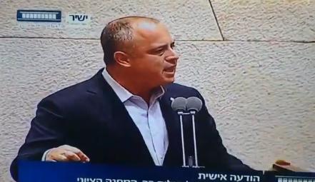 מהומה בכנסת: "מנוול, אפס פחדן". צפו