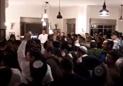 צפו: התלמידים הפתיעו את ראש המכינה