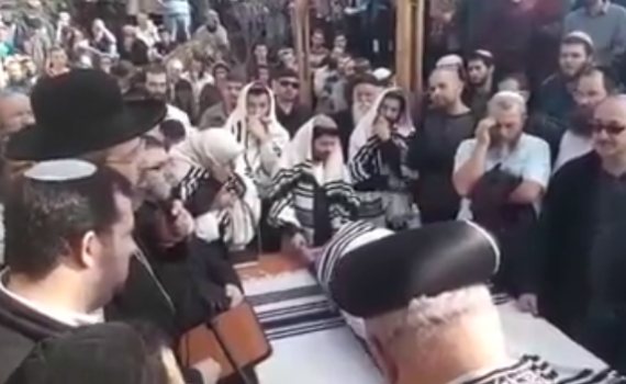 צפו: המייל שהרב לאו הקריא בהלוויה