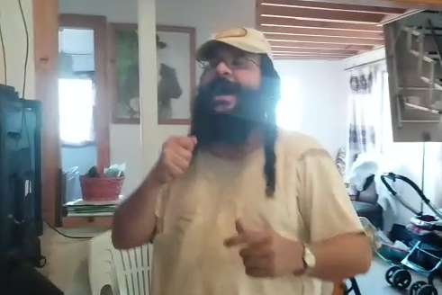 קורע לב: כשהרב רזיאל שבח שר ורקד עם ילדיו. צפו