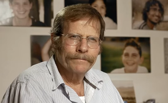 למה העם שמע לאהרון ולא שמע למשה?