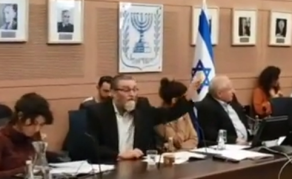 גפני לח"כ הסרוג: "שקרן; בלעדיי לא היית קיים"; צפו