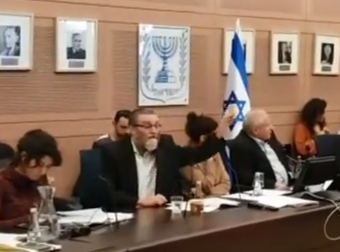 גפני לח"כ הסרוג: "שקרן; בלעדיי לא היית קיים"; צפו