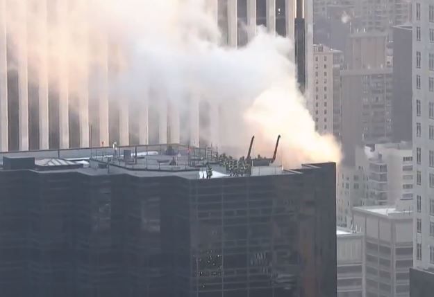 שריפה פרצה במגדל טראמפ בניו יורק. צפו