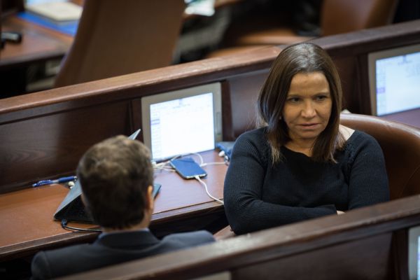 פדיחה לקואליציה: האופוזיציה הפילה חוק ממשלתי