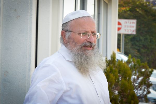 הרב אליהו לבנט: 'מה אתה משיג שאתה תוקף אותי'?