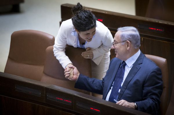 מסתמן: חוק המרכולים יעבור בהפרש של קול אחד