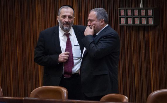 דרעי למקורביו: "אני עם ליברמן גמרתי"