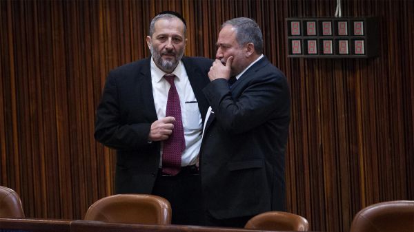 דרעי למקורביו: "אני עם ליברמן גמרתי"