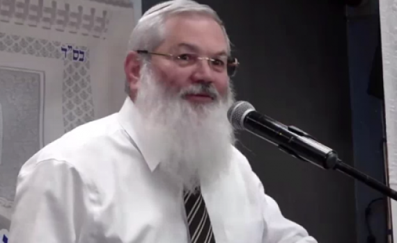 "אני דומה לרב קרוב חזותית אבל רחוק ממנו בתורה"