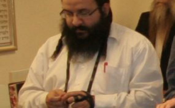 הרב רזיאל שבח: סֻלָּם מֻצָּב אָרְצָה וְרֹאשׁוֹ מַגִּיעַ הַשָּׁמַיְמָה