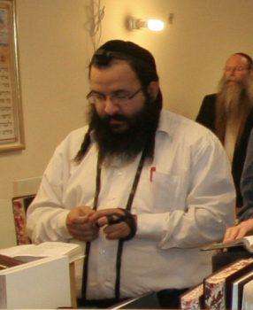 הרב רזיאל שבח: סֻלָּם מֻצָּב אָרְצָה וְרֹאשׁוֹ מַגִּיעַ הַשָּׁמַיְמָה